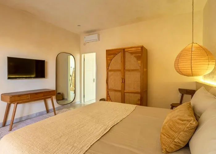 Villa Sol - Lovely Mediterranean Style 3Br W/Pool.
