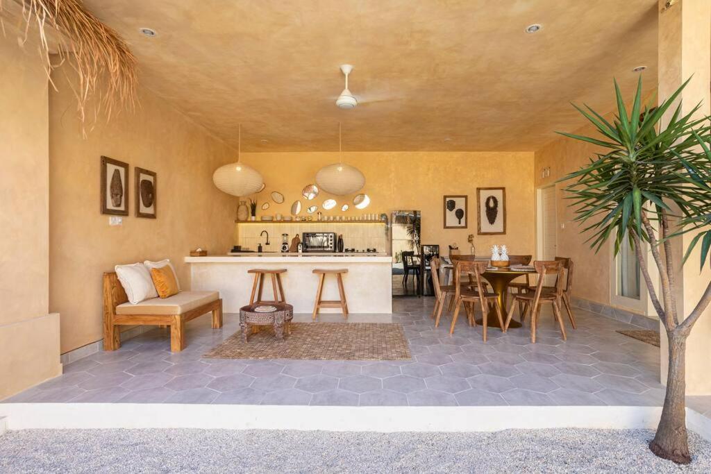 Villa Sol - Lovely Mediterranean Style 3br W/pool. *